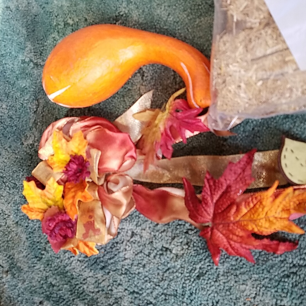 A Bow, A Squash and 3 Mini Bales of Straw